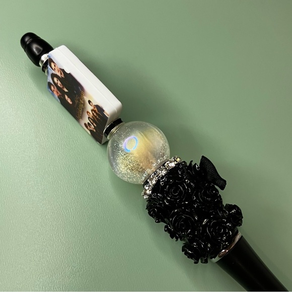 Breaking Dawn Handmade Beaded Pen with Large Sparkle Bead and Black Rose Accents - Picture 3 of 7